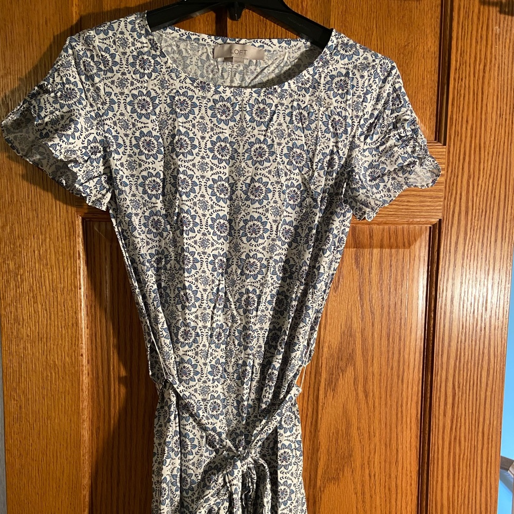 Loft Flutter Short Sleeve Blue and White Tie Waist Floral Medallion Dress SZ XST